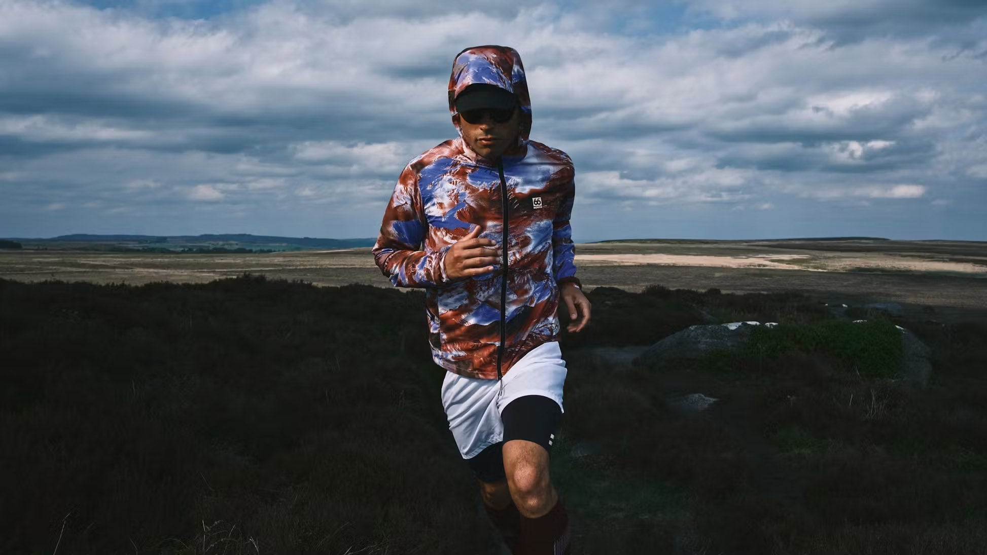 man skiing in athletic wear from aktiv nordic clothing