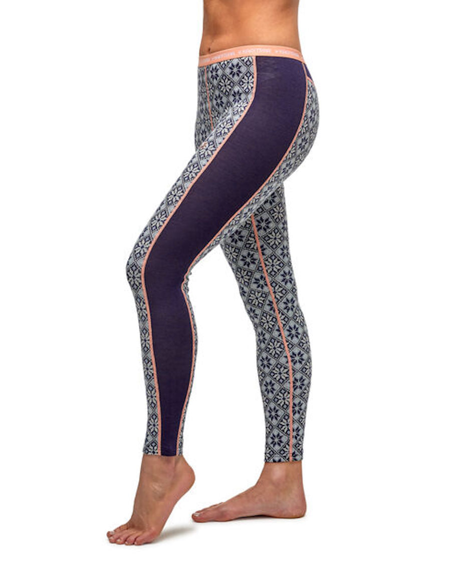 Tight leggings with a nordic design.