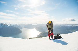man skiing in athletic wear from aktiv nordic clothing