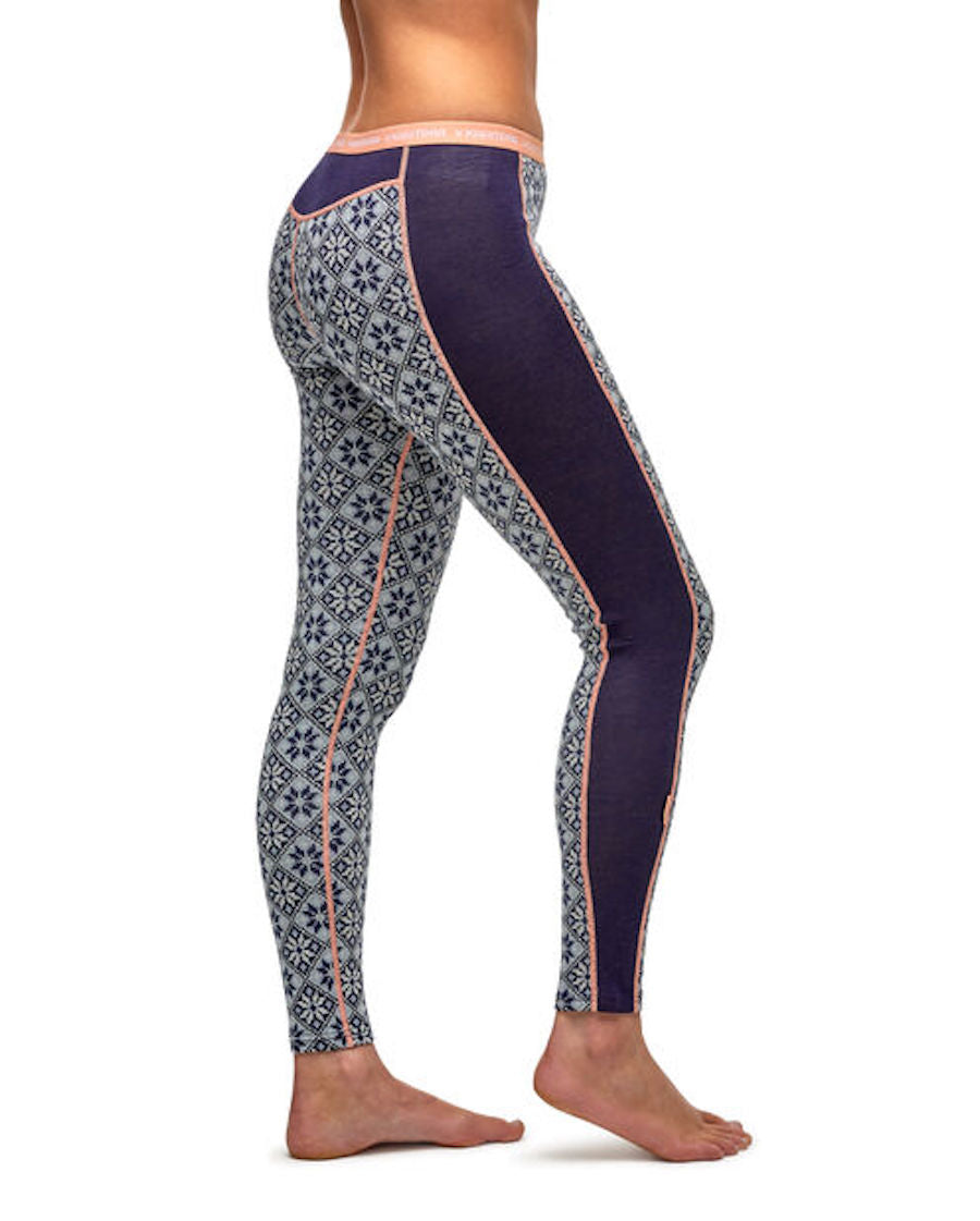 Tight leggings with a nordic design.