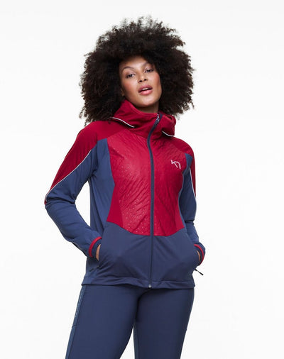 Front view of model wearing Tirill 2.0 jacket in red and navy.