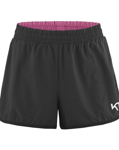 Front view of Vilde shorts in black.