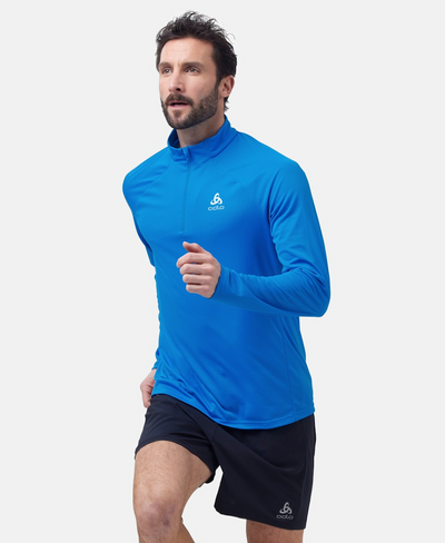 Front view of model in running position wearing essential half zip in electric blue.