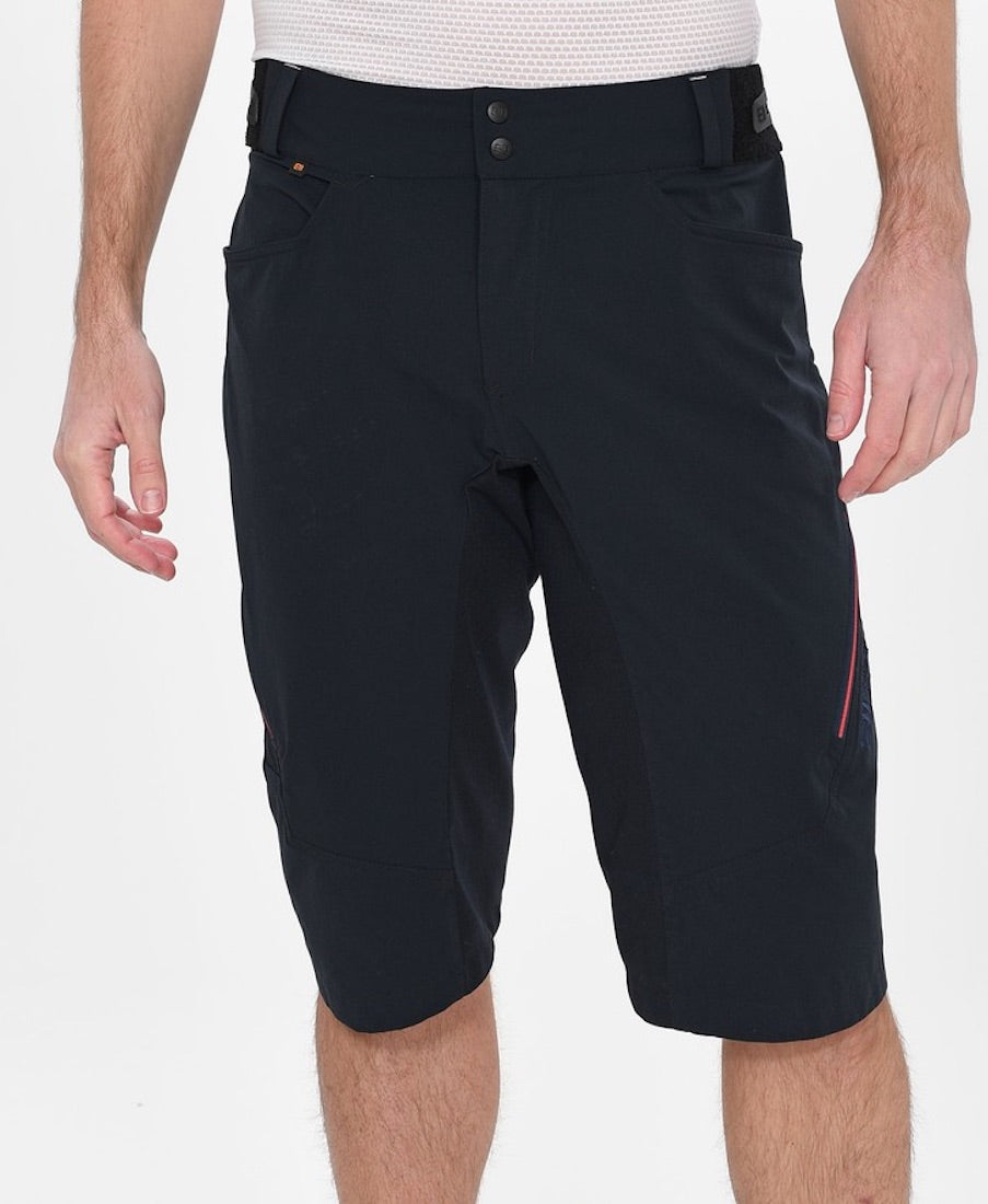 Front view of model wearing Chemin bike shorts in black.